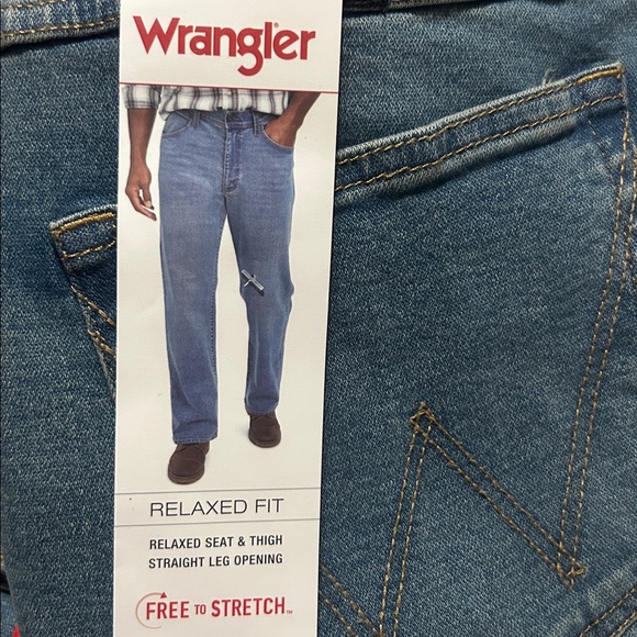 Wrangler Other - Wrangler Men's Relaxed Fit Jeans in Light Blue size 34x30 NWT